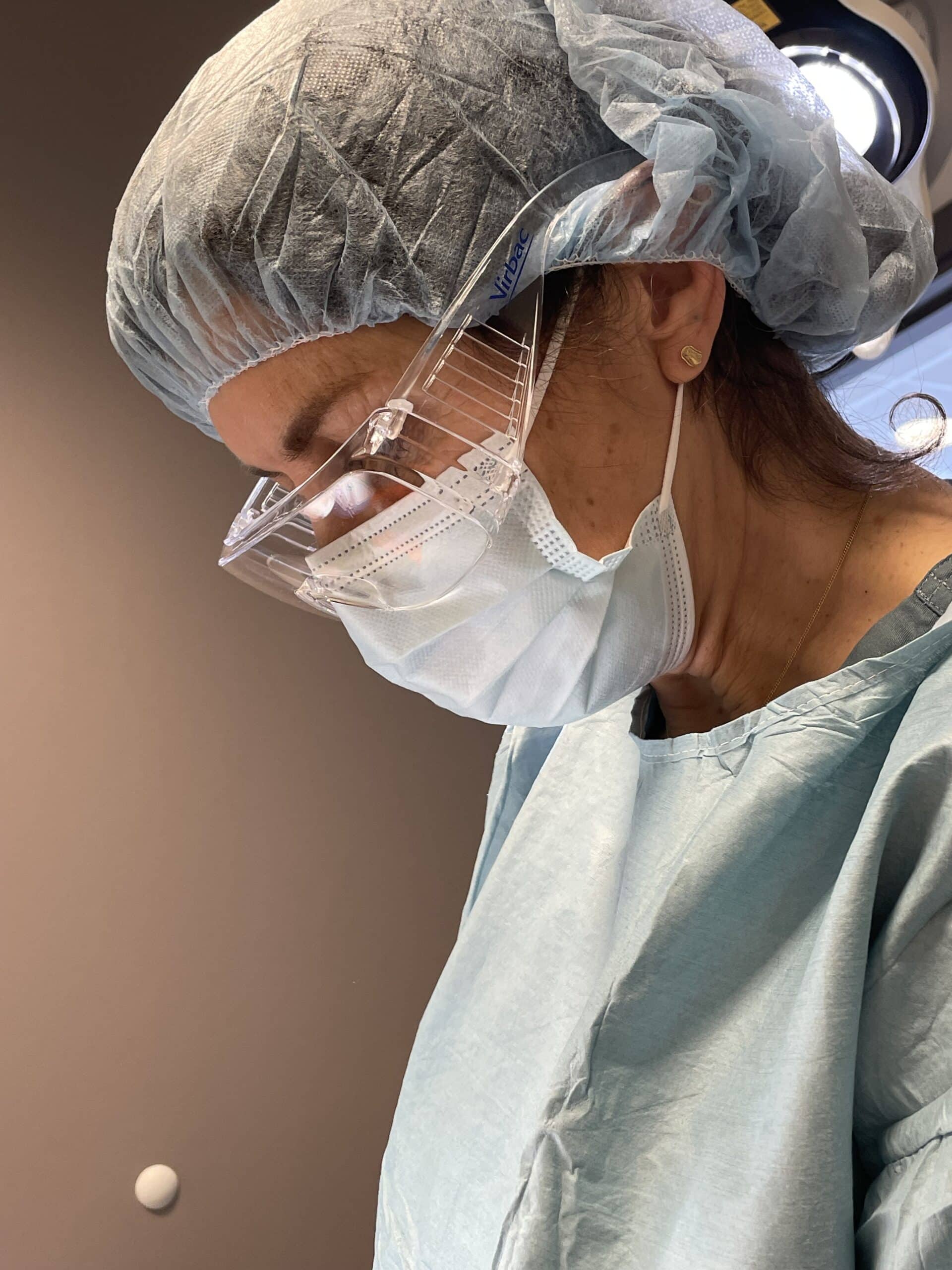 Veterinær Marianne maske hette